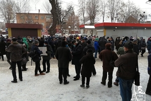 Новини Вінниці / Медики Вінницької ЦРЛ пікетували райраду: не хочуть, щоб лікарню передавали місту (ФОТО, ВІДЕО)