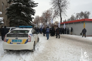 Новини Вінниці / Медики Вінницької ЦРЛ пікетували райраду: не хочуть, щоб лікарню передавали місту (ФОТО, ВІДЕО)