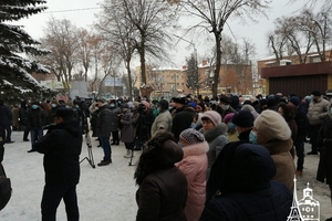 Новини Вінниці / Медики Вінницької ЦРЛ пікетували райраду: не хочуть, щоб лікарню передавали місту (ФОТО, ВІДЕО)
