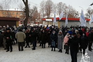 Новини Вінниці / Медики Вінницької ЦРЛ пікетували райраду: не хочуть, щоб лікарню передавали місту (ФОТО, ВІДЕО)