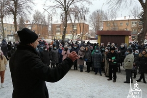 Новини Вінниці / Медики Вінницької ЦРЛ пікетували райраду: не хочуть, щоб лікарню передавали місту (ФОТО, ВІДЕО)