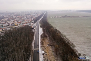 Новини Вінниці / В Агрономічному біля Вінниці за 7,2 млн гривень освітлять дорогу: робітники почали прокладати кабель (ФОТО)