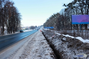 Новини Вінниці / В Агрономічному біля Вінниці за 7,2 млн гривень освітлять дорогу: робітники почали прокладати кабель (ФОТО)