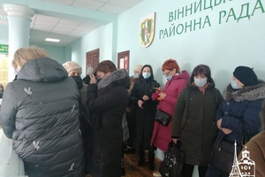 Новини Вінниці / Передача Вінницької ЦРЛ місту: питання розглядає районна рада, активісти та медики протестують (ФОТО, ВІДЕО)