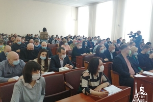 Новини Вінниці / Передача Вінницької ЦРЛ місту: питання розглядає районна рада, активісти та медики протестують (ФОТО, ВІДЕО)