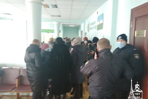 Новини Вінниці / Передача Вінницької ЦРЛ місту: питання розглядає районна рада, активісти та медики протестують (ФОТО, ВІДЕО)