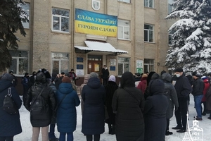 Новини Вінниці / Передача Вінницької ЦРЛ місту: питання розглядає районна рада, активісти та медики протестують (ФОТО, ВІДЕО)