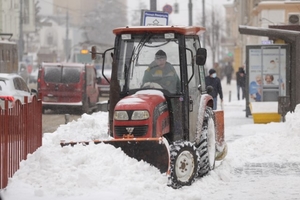 Новини Вінниці / До прибирання снігу у Вінниці залучають будівельні бригади (ФОТО)