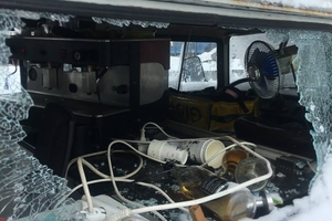 Новини Вінниці / Зловмисники, які розтрощили «артиновський» кавовий бус у Вінниці, потрапили на відео (ВІДЕО)