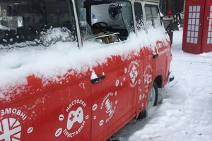 Новини Вінниці / Зловмисники, які розтрощили «артиновський» кавовий бус у Вінниці, потрапили на відео (ВІДЕО)