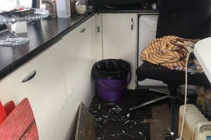 Новини Вінниці / Зловмисники, які розтрощили «артиновський» кавовий бус у Вінниці, потрапили на відео (ВІДЕО)