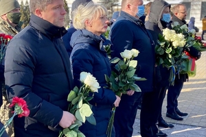 Новини Вінниці / У Вінниці на честь загиблих Героїв провели акцію «Янголи пам’яті» на майдані Небесної Сотні та біля меморіалу Максиму Шимку (ФОТО)