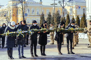 Новини Вінниці / У Вінниці на честь загиблих Героїв провели акцію «Янголи пам’яті» на майдані Небесної Сотні та біля меморіалу Максиму Шимку (ФОТО)