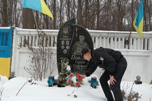 Новости Винницы и области / Шини й барикада на в'їзді до міста: акцію пам’яті у незвичному форматі влаштували активісти у Вінниці (ФОТО, ВІДЕО) / Інформаційний портал На Париже Новини Вінниці / Шини й барикада на в'їзді до міста: акцію пам’яті у незвичному форматі влаштували активісти у Вінниці (ФОТО, ВІДЕО)