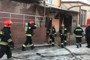 Новини Вінниці / У центрі Вінниці горіла квартира: пожежу гасили майже два десятки рятувальників (ФОТО, ВІДЕО)