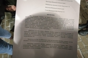 Новини Вінниці / У Вінниці збирають підписи під вимогою до обласної та міської рад висловитись щодо справ політв'язнів (ФОТО, ВІДЕО) 
