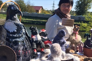 Новини Вінниці / Вінницька майстриня Наталя Дремлюга про гусака, схожого на Бориса Джонсона: «Купила у магазині нитки, а вони так схожі на зачіску» 