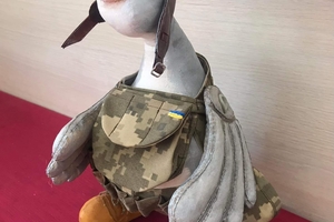 Новини Вінниці / Вінницька майстриня Наталя Дремлюга про гусака, схожого на Бориса Джонсона: «Купила у магазині нитки, а вони так схожі на зачіску» 