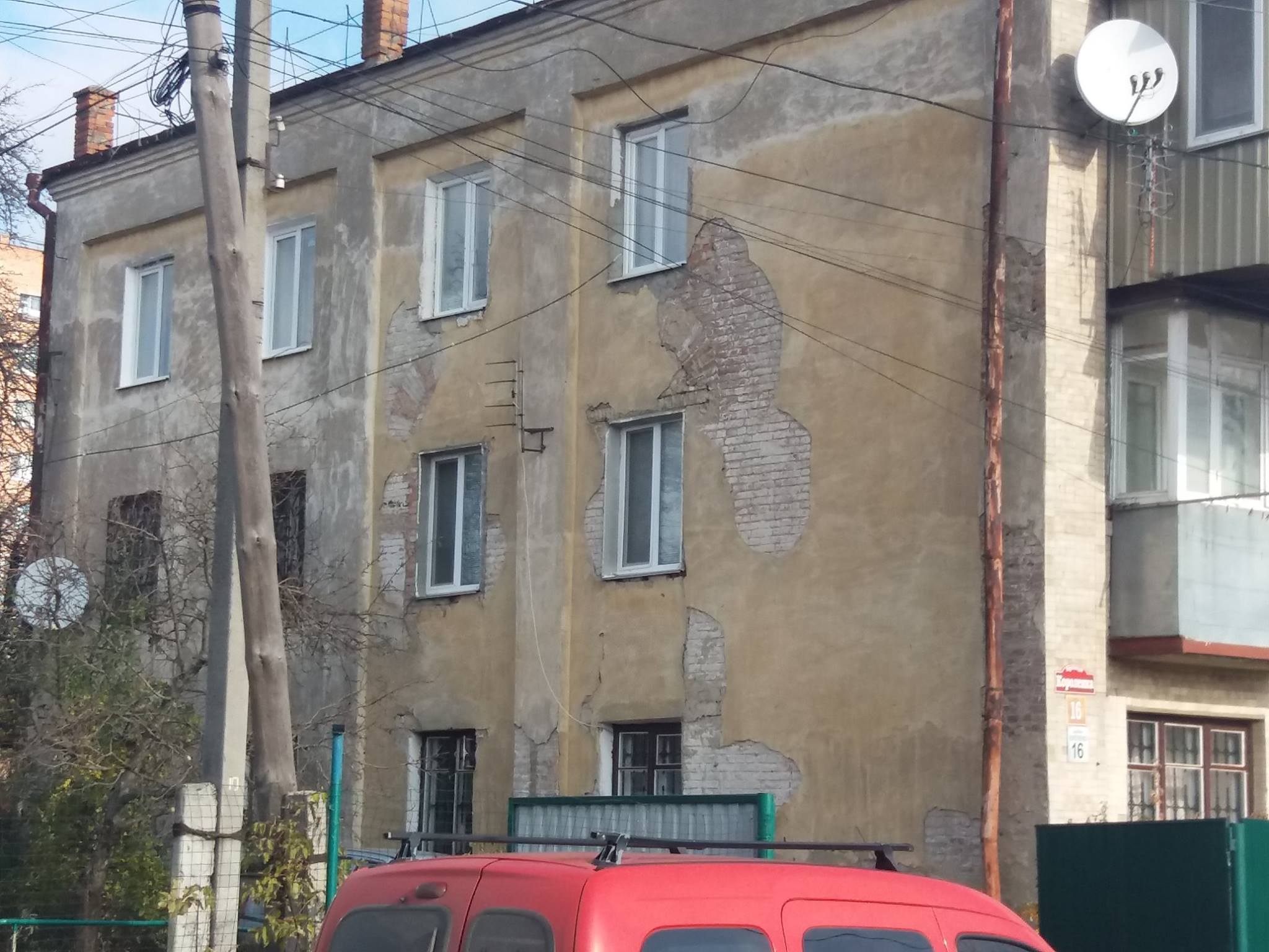 Новини Вінниці / У Вінниці під будинком на Короленка "оголилась" синагога