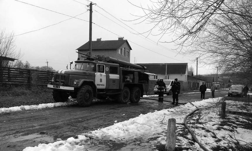 Новини Вінниці / Коротке замикання: на Вінниччині серед дня спалахнув житловий будинок (ФОТО)