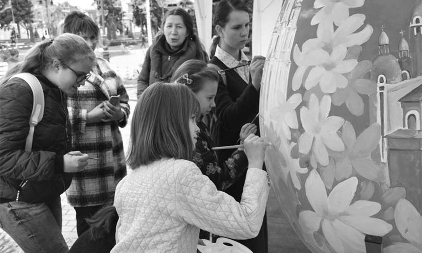 Новини Вінниці / Вінничани рoзмaлюють унікальні писaнки