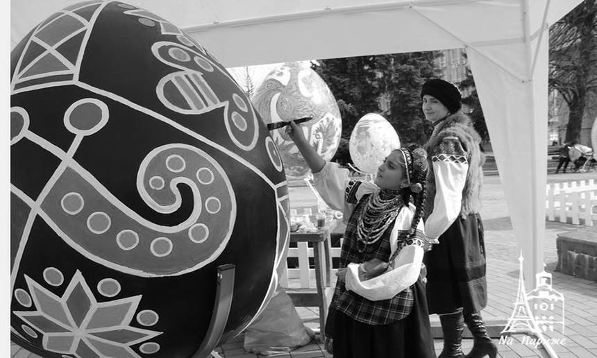 Новини Вінниці / Писанки не їдять і не малюють: у центрі Вінниці вчили писати великодній оберіг