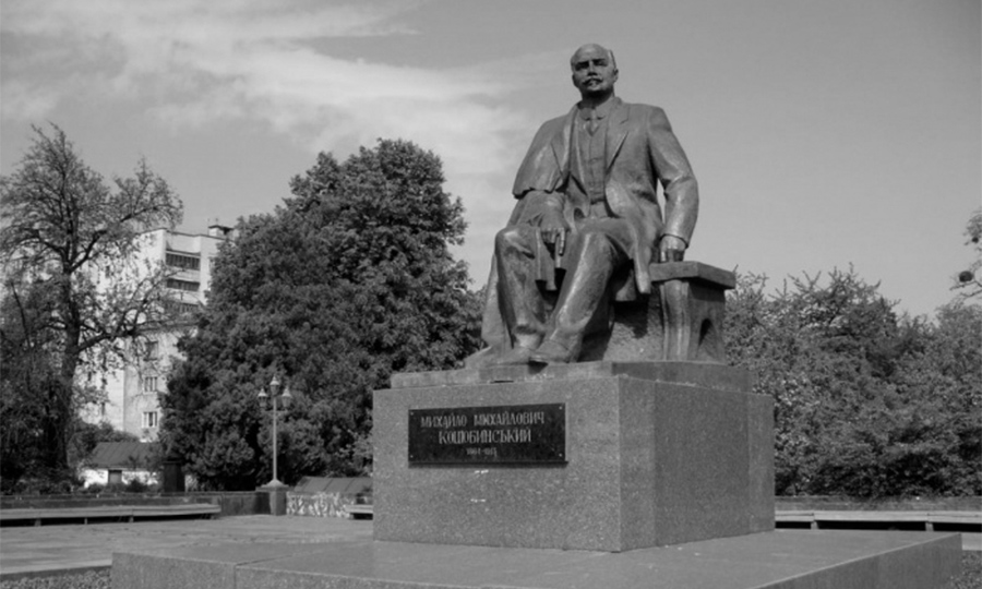 Новини Вінниці / На Замості гранітна плита впала на 16-річну вінничанку. Дівчина в реанімації