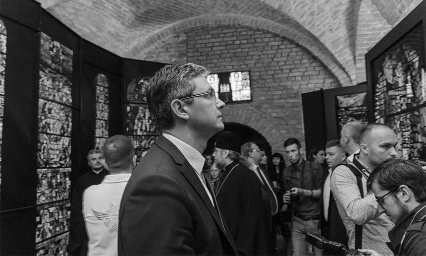 Новини Вінниці / Монастирські підземелля Вінниці прикрасили вітражами відомого польського митця