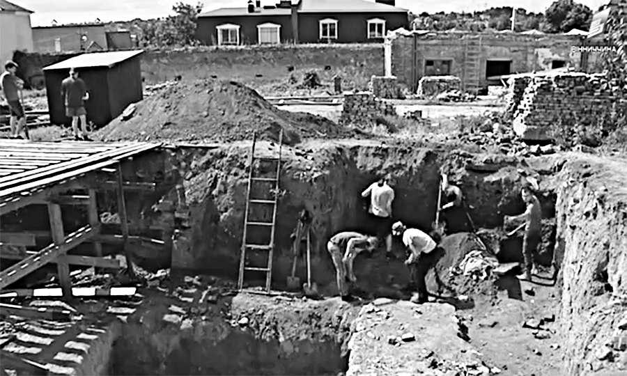 Новини Вінниці / Знімальна група побувала на місці розкопок, що тривають на території комплексу «Мури» у Вінниці (ВІДЕО)