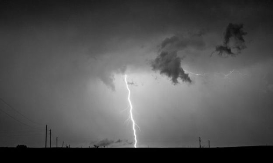 Блискавкою у Хмільнику вбило двох чоловіків, які сховалися від дощу в альтанці / Новости Винницы и области / Інформаційний портал На Париже Новини Вінниці / Блискавкою у Хмільнику вбило двох чоловіків, які сховалися від дощу в альтанці