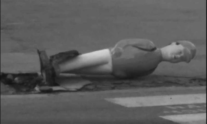 Новини Вінниці / У Вінниці група молодиків завалила фігуру школяра. Муніципальна поліція розшукує хуліганів