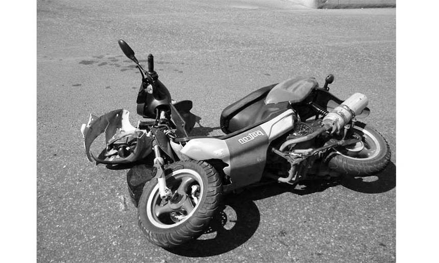 Біля Вінниці ледь не загинули двоє хлопців та дівчина, які вночі кудись їхали на мопеді / Новости Винницы и области / Інформаційний портал На Париже Новини Вінниці / Біля Вінниці ледь не загинули двоє хлопців та дівчина, які вночі кудись їхали на мопеді