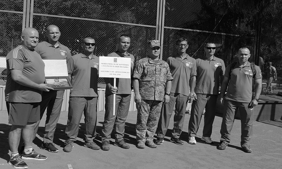 Новини Вінниці / Військові з Польщі вчетверте у Вінниці виграли міжнародний тенісний турнір і повезли головний кубок змагань додому