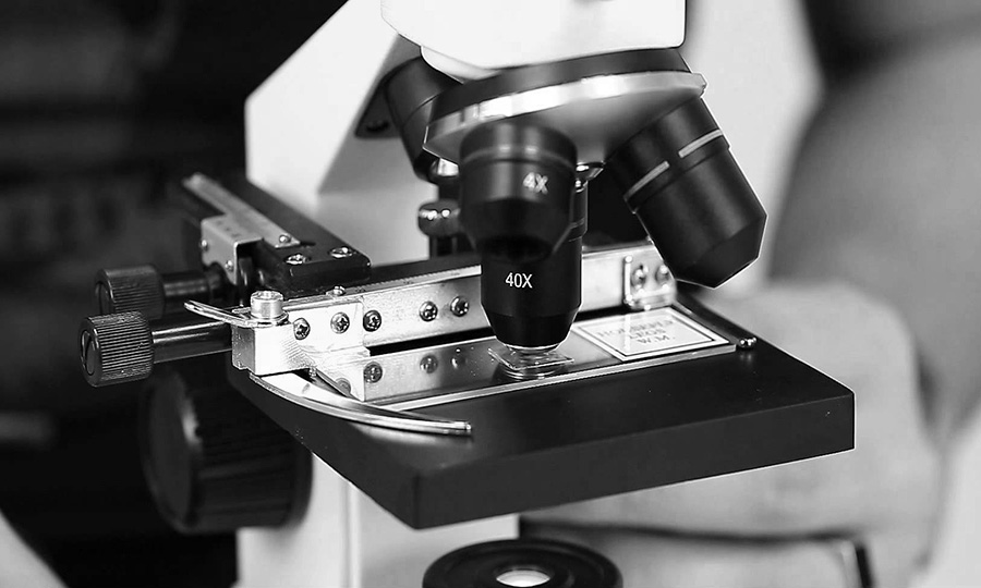 Новини Вінниці / Вінничанин займається творчістю за допомогою мікроскопу (ВІДЕО)