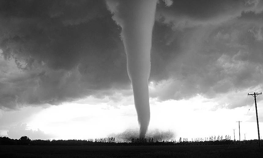 Новини Вінниці / Мешканці Ладижина побачили «торнадо» (ВІДЕО)