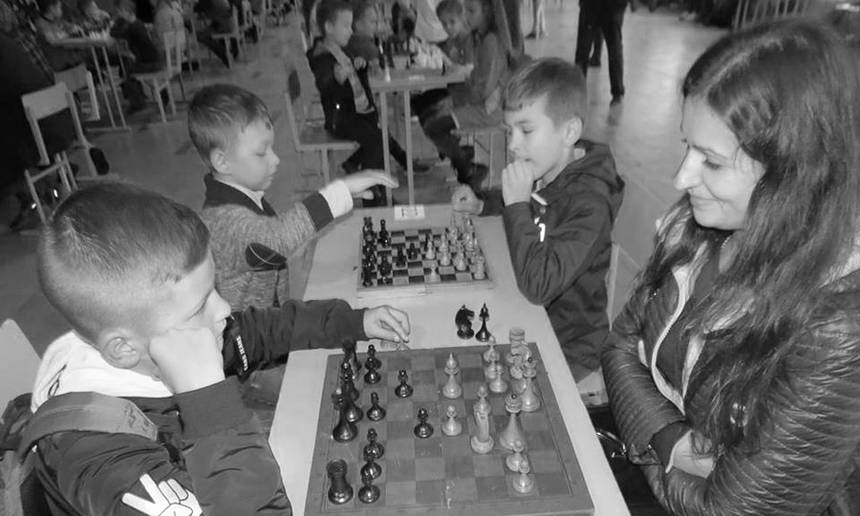 Новини Вінниці / У холі вінницької ЗОШ проходив міський шаховий турнір (ФОТО)