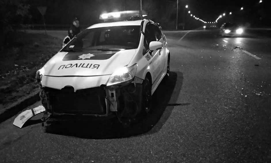 Новини Вінниці / У Вінниці п’яний генерал головою вдарив патрульного в ніс, а ще розбив поліцейський Prius 