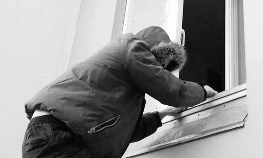 Новини Вінниці / З будинку жителя Козятина зникли долари й гривні. У крадіжці підозрюють 12-річного хлопчину