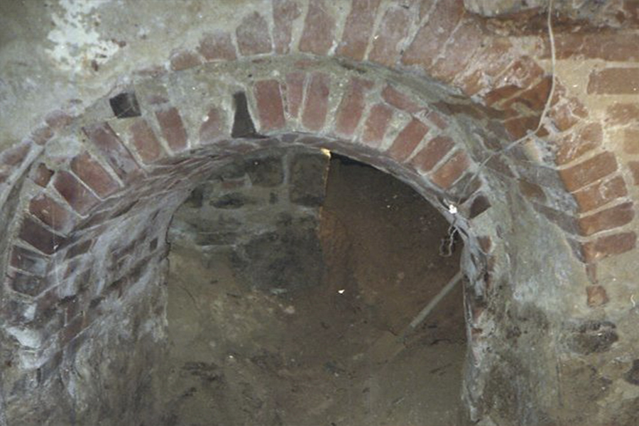 Новини Вінниці / На руйнацію у центрі Вінниці колишнього готелю «Центральний» та ходів дозвіл не потрібен. Фахівці роз’яснили особливості реконструкції будівлі