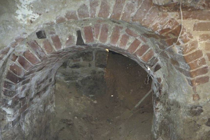 Новини Вінниці / На руйнацію у центрі Вінниці колишнього готелю «Центральний» та ходів дозвіл не потрібен. Фахівці роз’яснили особливості реконструкції будівлі