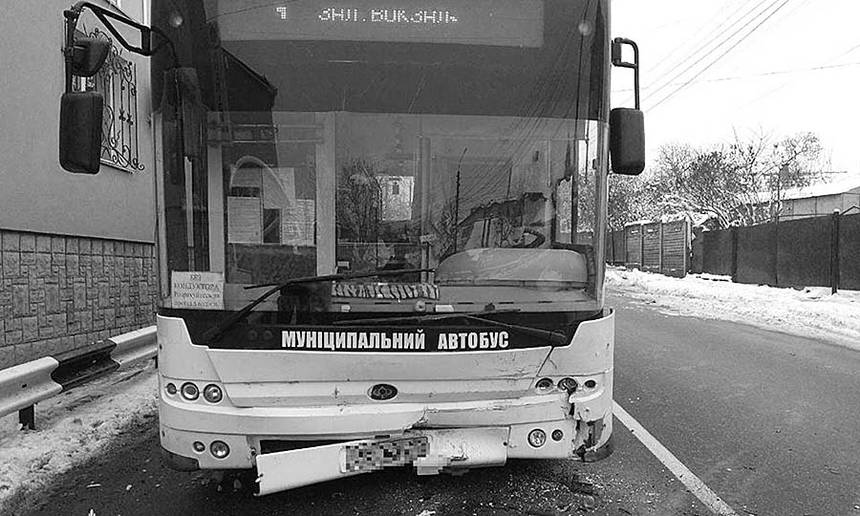 Новини Вінниці / У Вінниці п'яний водій іномарки протаранив муніципальний автобус й утік