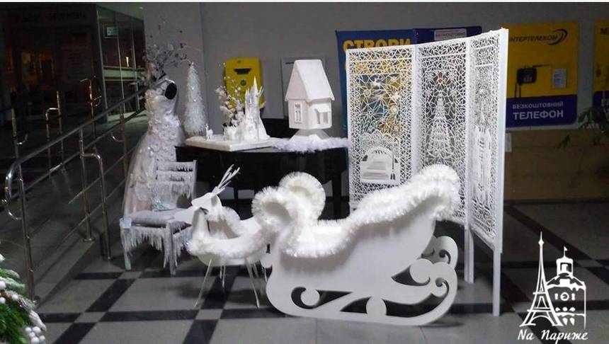 Новини Вінниці / У Вінниці в холі мерії з новорічних робіт школярів та дошколяриків створили «Зимову феєрію» (ФОТО)