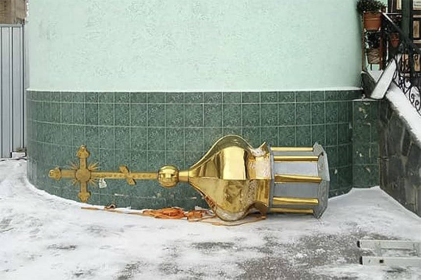 Новини Вінниці / У Вінниці священик Московського патріархату скинув купол з храму, який залишає