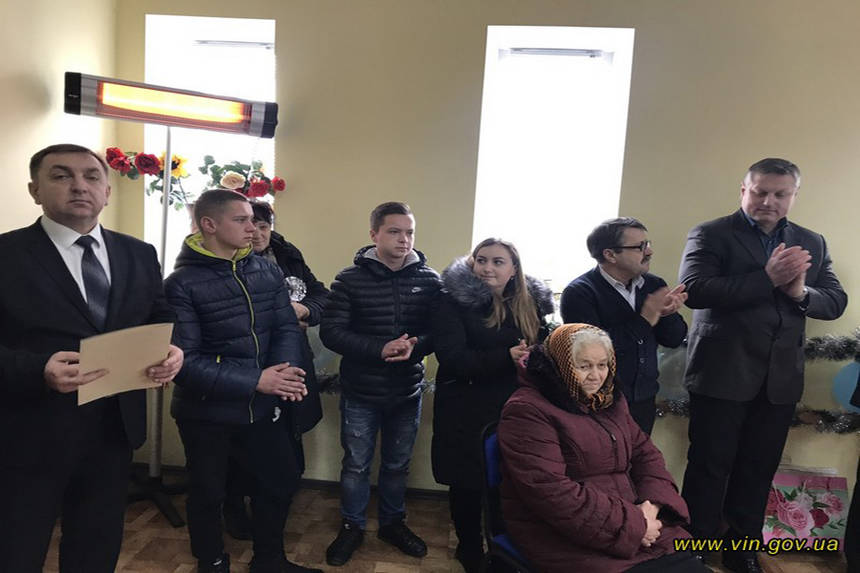 Новини Вінниці / Подарунок на Різдво: трьом сиротам із Немирівського району держава купила власне житло