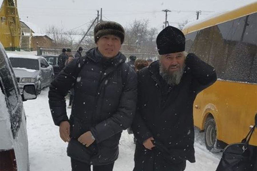 Новини Вінниці / Війна за храм: поблизу Вінниці священики Московського патріархату і «група підтримки» побили сільського голову і дільничного (ВІДЕО)