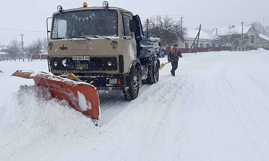 Новини Вінниці / На Вінниччині дорожники продовжують працювати у посиленому режимі