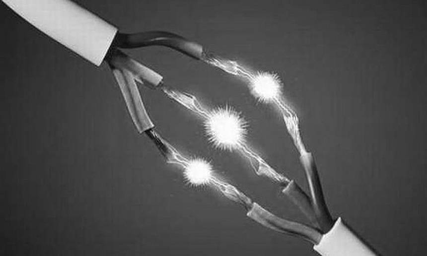 Новини Вінниці / У Вінниці в квартирі загорілася ялинка, на місце пригоди прибули три одиниці спецтехніки 