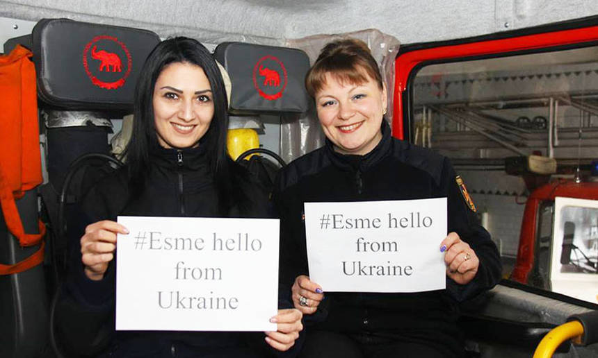 Новини Вінниці / Вінницькі рятувальниці долучилися до флешмобу, щоб підтримати дівчинку з Великої Британії