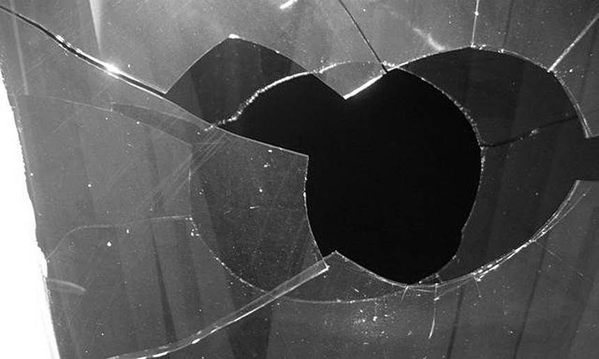 Новини Вінниці / Поліція шукає тих, хто побив вікна входу в офіс політичної партії у Вінниці