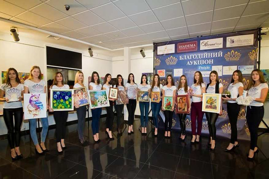 Новини Вінниці / Фіналістки «Міс Вінниця» зібрали понад 80 тисяч на благодійному аукціоні для 3-річного хворого на рак крові Сашка Басюка